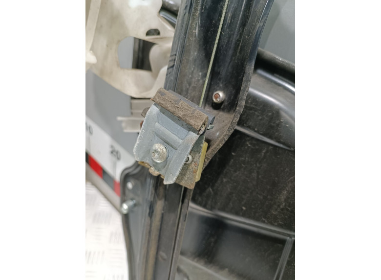 Стеклоподъемник электрический передний левый к Volkswagen Passat, 2005г.