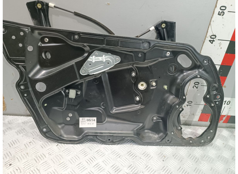 Стеклоподъемник электрический передний левый к Volkswagen Passat, 2005г.