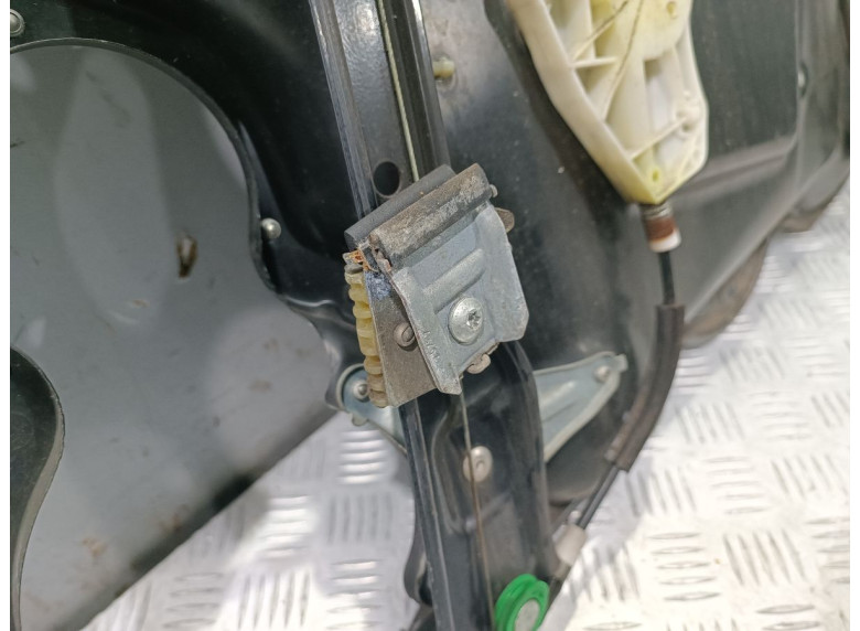 Стеклоподъемник электрический передний левый к Volkswagen Passat, 2005г.