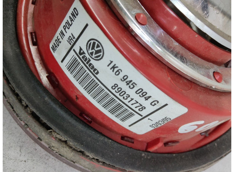 Фонарь крышки багажника правый к Volkswagen Golf, 2005г.