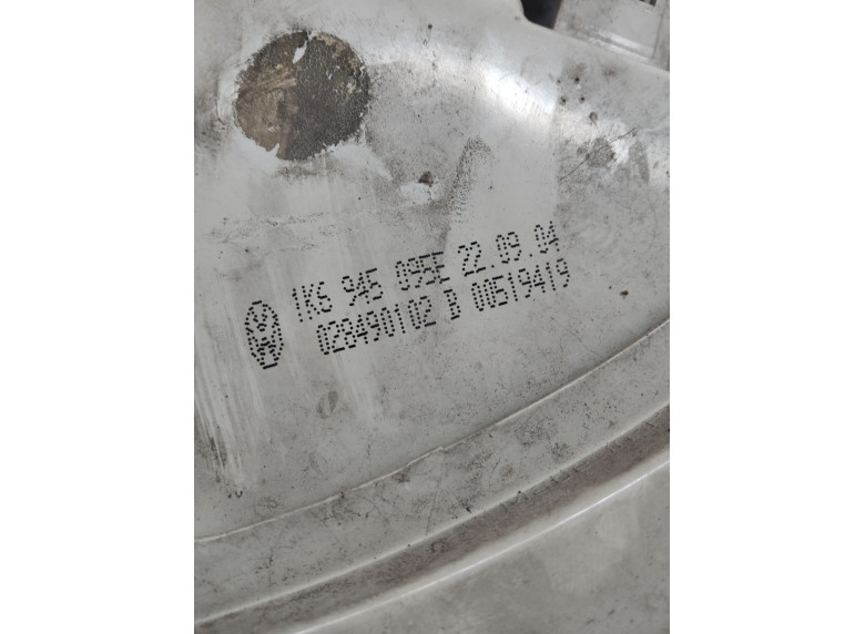 Фонарь задний левый к Volkswagen Golf, 2004г.