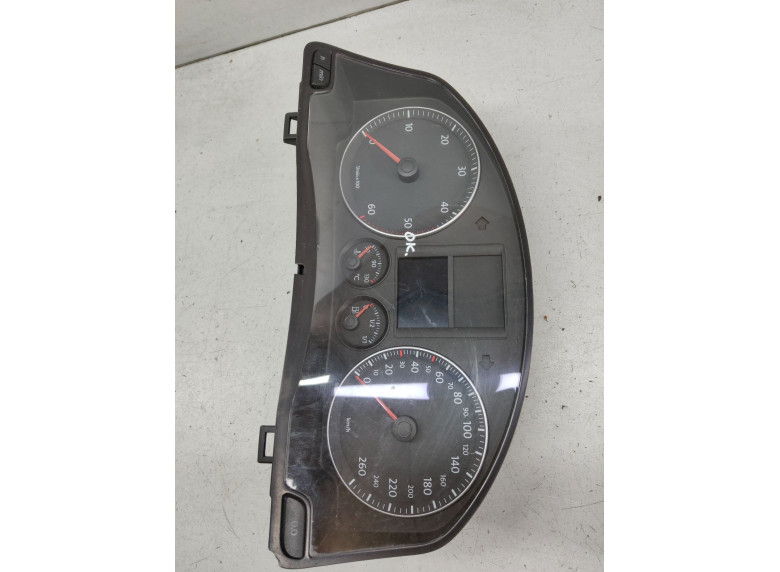 Щиток приборов (приборная панель) к Volkswagen Golf, 2006г.