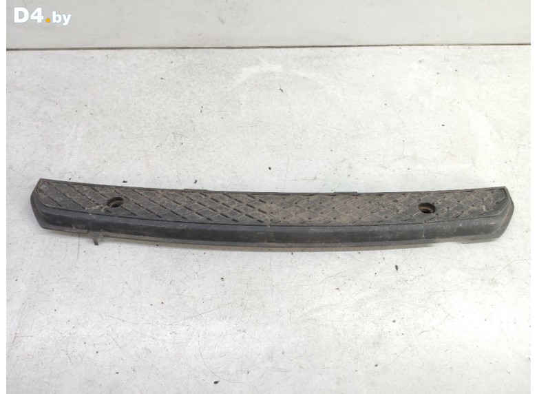 Заглушка (решетка) в бампер передний к Mercedes Sprinter undefined г.