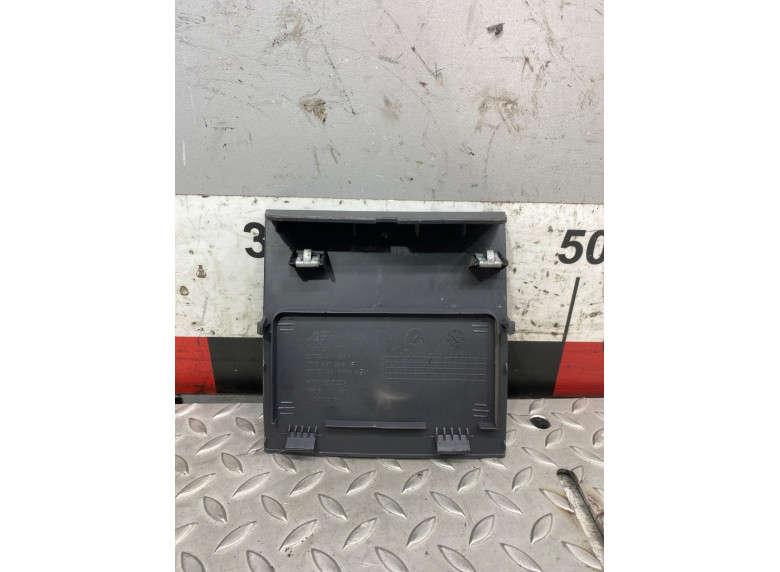 Обшивка крышки багажника к Volkswagen Sharan, 2003г.
