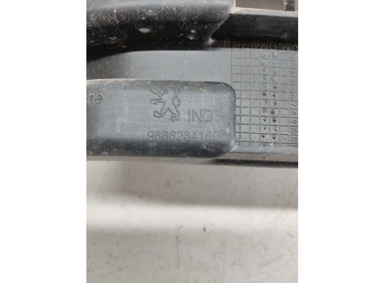 Кронштейн крепления бампера заднего к Кронштейн крепления бампера заднего к Peugeot 5008 undefined г. 5008