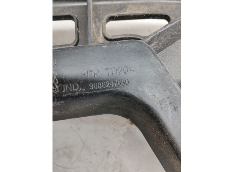 Кронштейн крепления бампера заднего к Кронштейн крепления бампера заднего к Peugeot 5008 undefined г. 5008