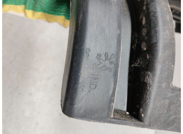 Кронштейн крепления бампера заднего к Кронштейн крепления бампера заднего к Peugeot 5008 undefined г. 5008