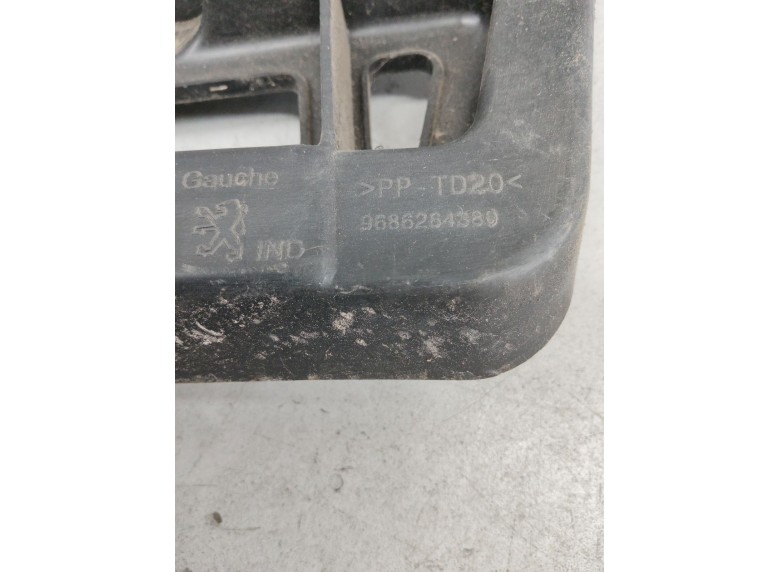 Кронштейн крепления бампера заднего к Кронштейн крепления бампера заднего к Peugeot 5008 undefined г. 5008