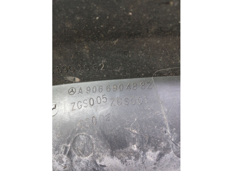 Молдинг крыла переднего правого к Mercedes Sprinter, 2010г.