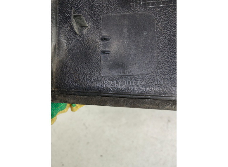 Накладка крыла (уголок зеркала) переднего левого к Peugeot Partner, 2014г.