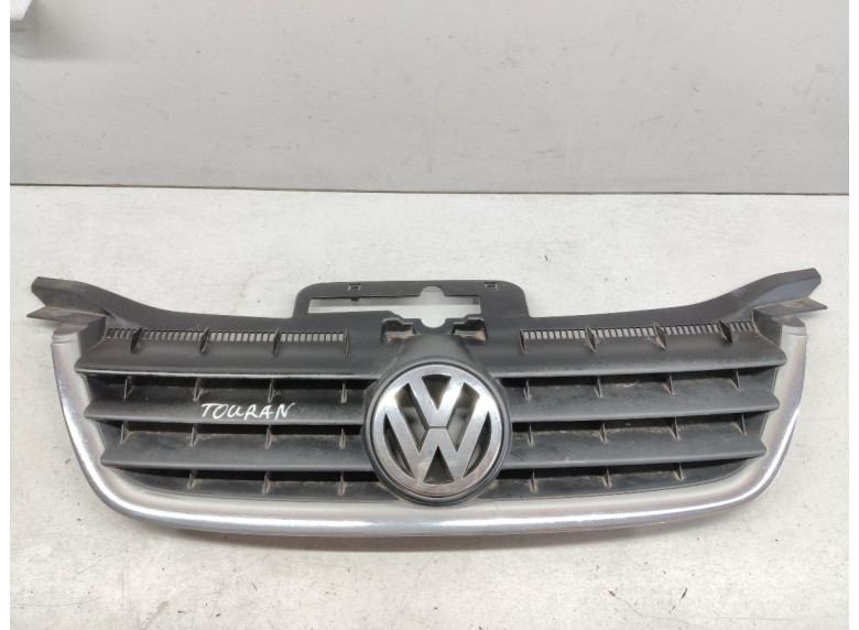 Решетка радиатора к Volkswagen Touran, 2005г.