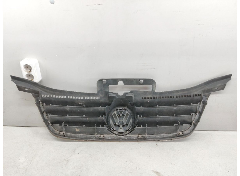 Решетка радиатора к Volkswagen Touran, 2005г.