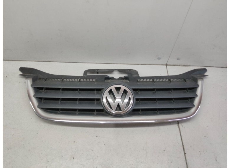 Решетка радиатора к Volkswagen Touran, 2005г.