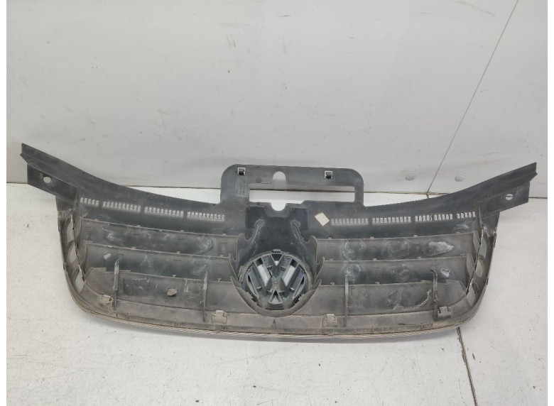 Решетка радиатора к Volkswagen Touran, 2005г.
