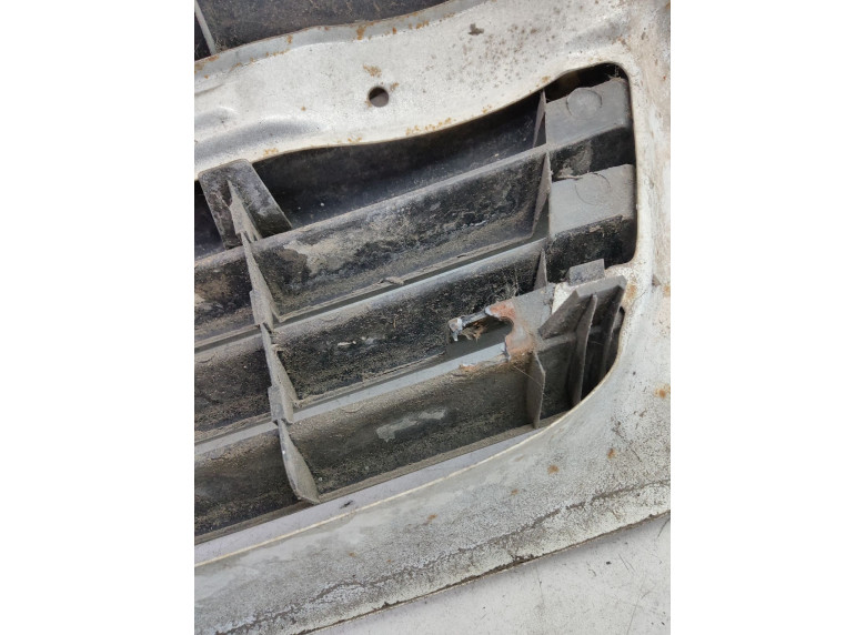 Решетка радиатора к Volkswagen Transporter, 2001г.