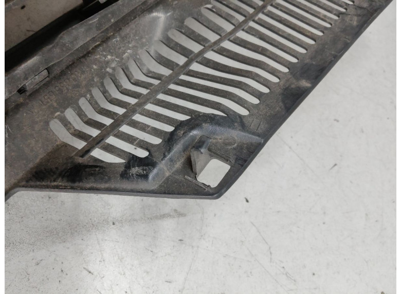 Решетка радиатора к Volkswagen Golf, 2006г.