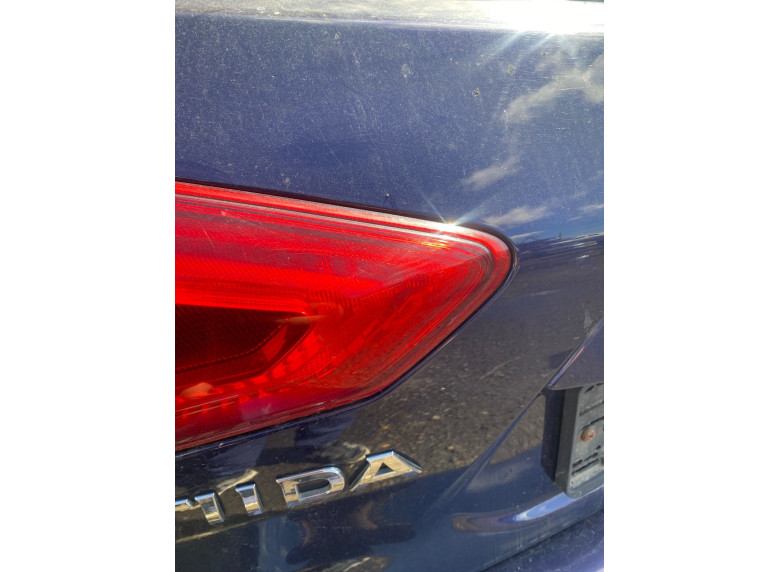 Фонарь крышки багажника левый к Фонарь крышки багажника левый к Nissan Tiida undefined г. Tiida