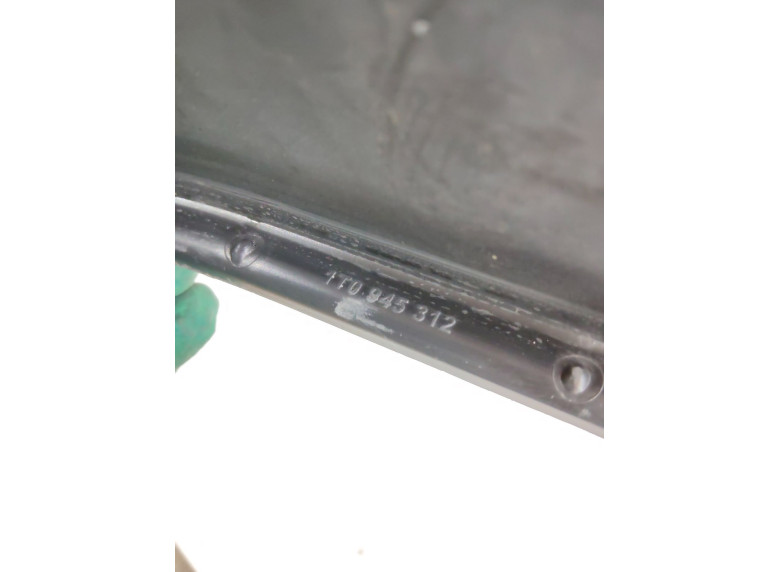 Накладка декоративная к Volkswagen Touran, 2005г.