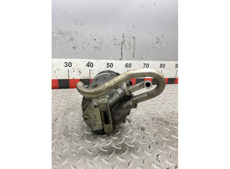 Компрессор кондиционера к Opel Vivaro, 2008г.