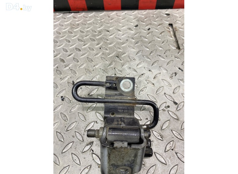 Петля двери передней правой к Audi A3 undefined г.