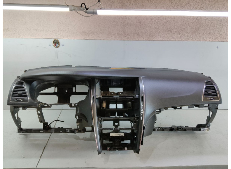 Панель передняя салона (торпедо) к Renault Latitude, 2010г.