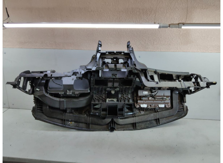 Панель передняя салона (торпедо) к Renault Latitude, 2010г.