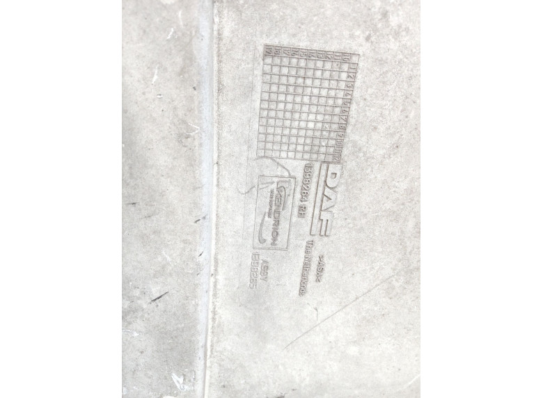 Рамка фары противотуманной правой к DAF XF, 2011г.