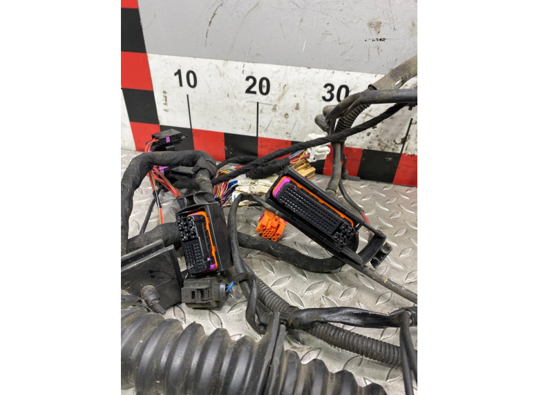 Проводка двигателя к Volkswagen Passat, 1999г.