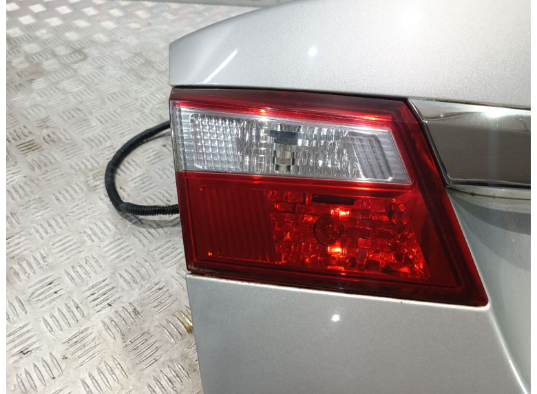 Фонарь крышки багажника левый к Renault Latitude, 2012г.