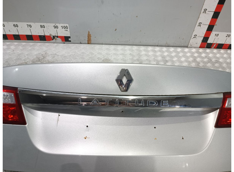 Накладка подсветки номера к Renault Latitude, 2012г.