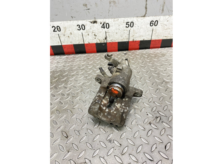 Суппорт задний левый к Volkswagen Golf, 2006г.