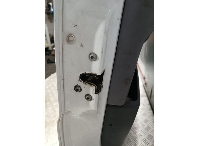 Замок двери передней левой к Mercedes Vito W638, 1999г.