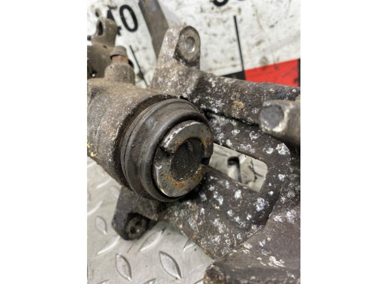 Суппорт задний правый к Volkswagen Golf, 2006г.