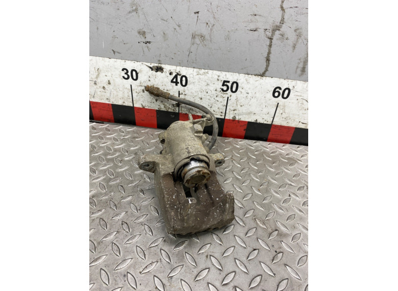 Суппорт задний правый к Volkswagen Golf, 2006г.