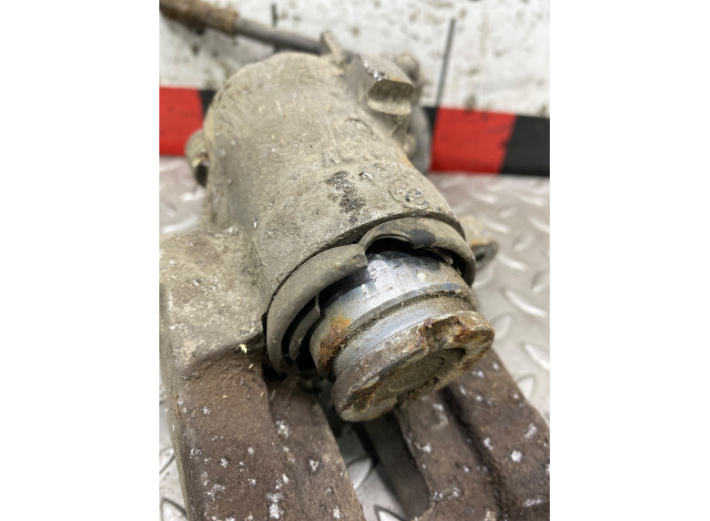 Суппорт задний правый к Volkswagen Golf, 2006г.