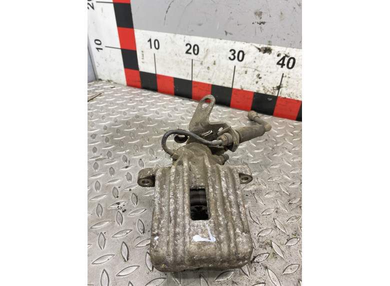 Суппорт задний левый к Volkswagen Golf, 2006г.