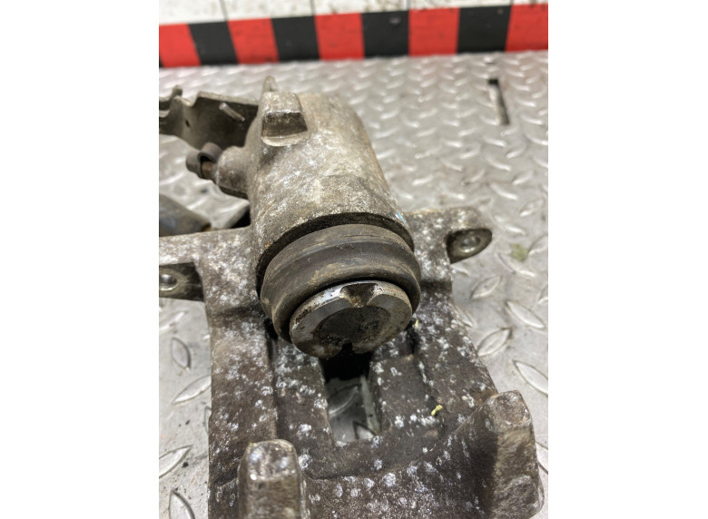 Суппорт задний левый к Volkswagen Golf, 2006г.