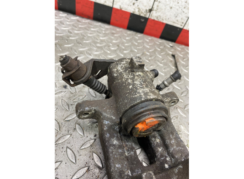 Суппорт задний левый к Volkswagen Golf, 2000г.