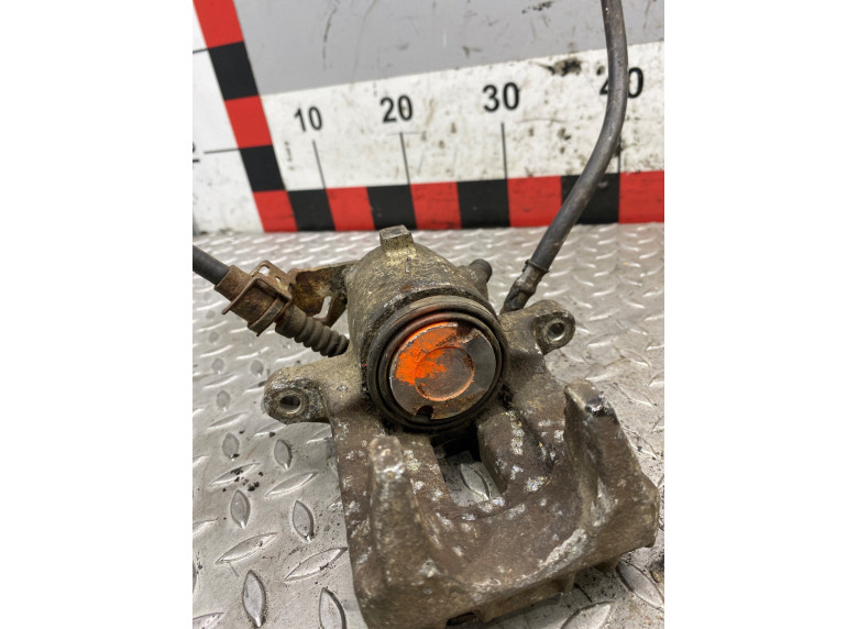 Суппорт задний левый к Volkswagen Golf, 2001г.