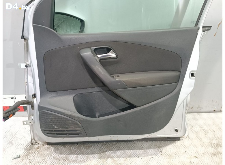 Обшивка двери передней правой (дверная карта) к Volkswagen Polo undefined г.