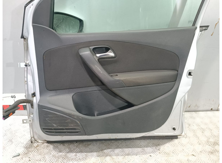 Обшивка двери передней правой (дверная карта) к Volkswagen Polo, 2011г.