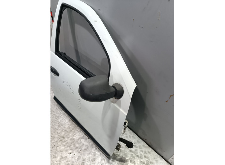 Дверь передняя правая к Dacia Sandero, 2011г.