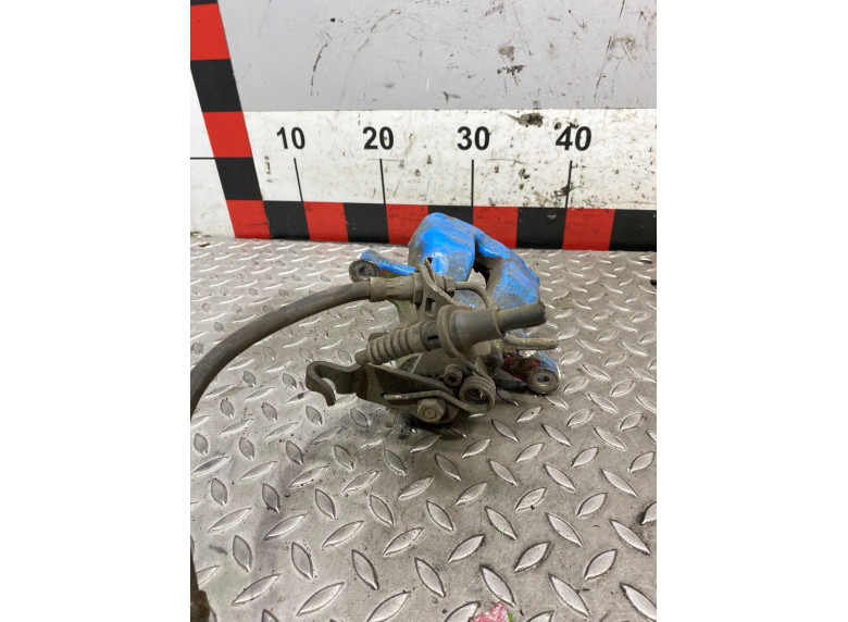 Суппорт задний левый к Volkswagen Golf, 2006г.