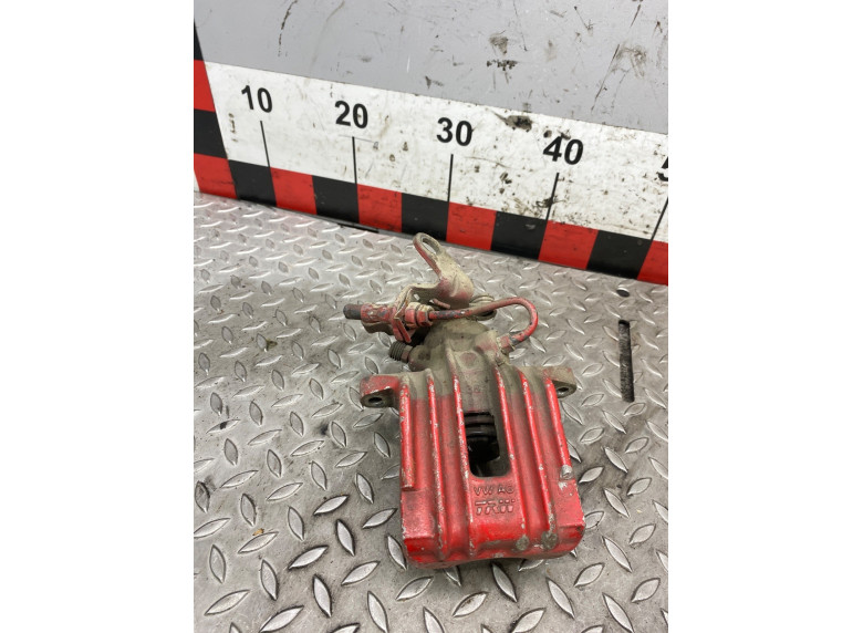 Суппорт задний левый к Volkswagen Golf, 2005г.