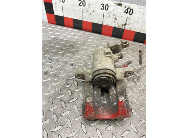 Суппорт задний левый к Volkswagen Golf, 2005г.