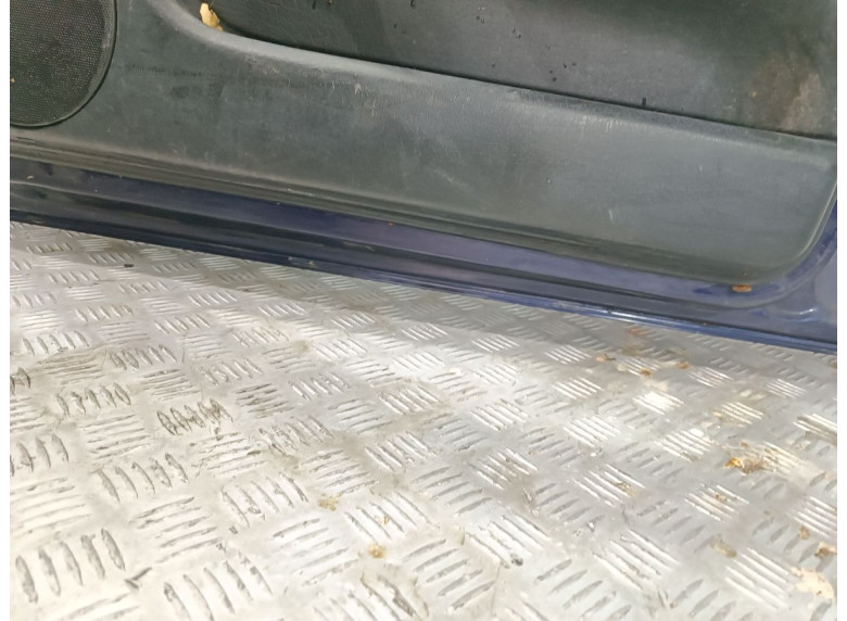 Дверь передняя правая к Volkswagen Golf, 1995г.