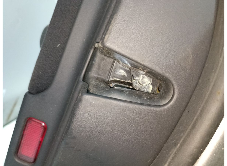 Замок двери передней правой к Audi A4, 2002г.