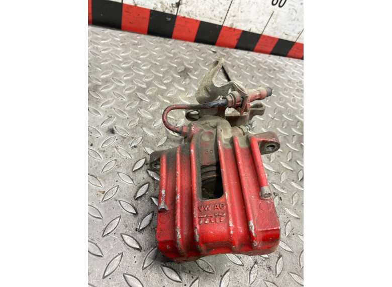 Суппорт задний правый к Volkswagen Golf, 2005г.