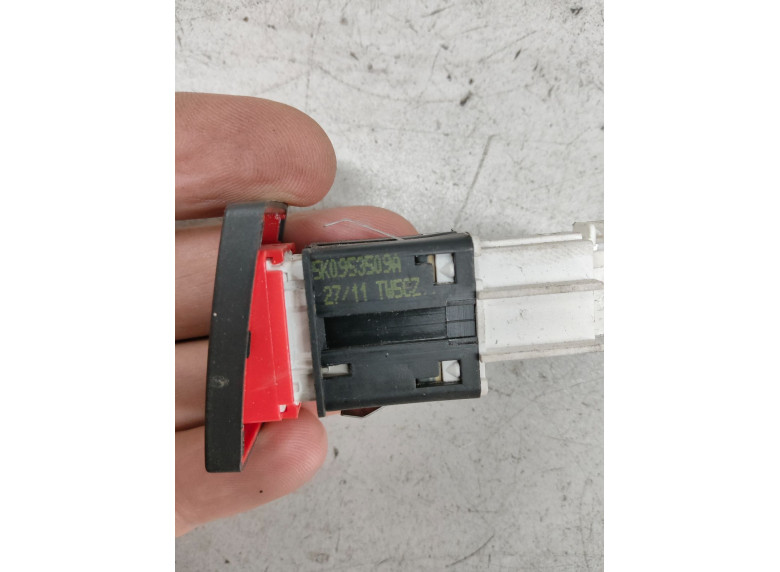 Кнопка аварийной сигнализации к Volkswagen Golf, 2011г.