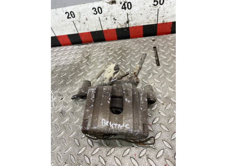 Суппорт задний левый к Opel Vectra, 2004г.